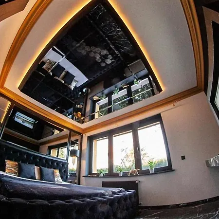 Black Night Willa Pulkowa Warsaw